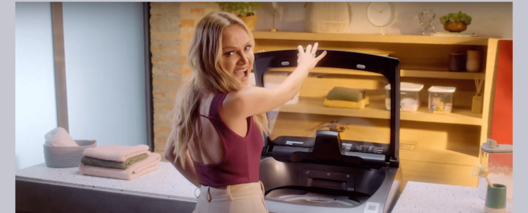 Eliana “abre a cabeça para uma nova fase” em campanha para Brastemp