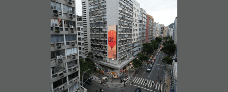 A arte toma conta das calçadas de Copacabana