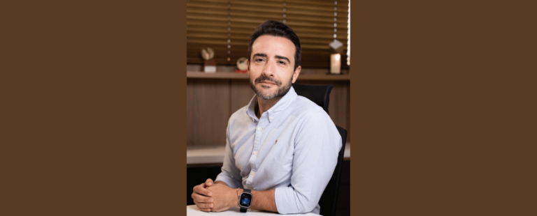 Renato Camargo, VP de clientes da Pague Menos, é reconhecido globalmente entre os top executivos LGBTQIAPN+ em 2024