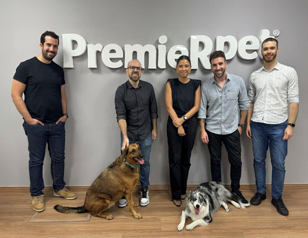 Foto - da esquerda para direita: Caio Del Manto, Rodolfo Carvalho, Andressa Fukunaga, Marcelo Rizério e Felipe Roberto Mascarenhas Neves.