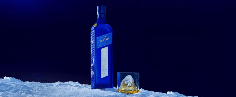 Johnnie Walker Blue Label apresenta novo rótulo com a francesa de esqui Perfect Moment