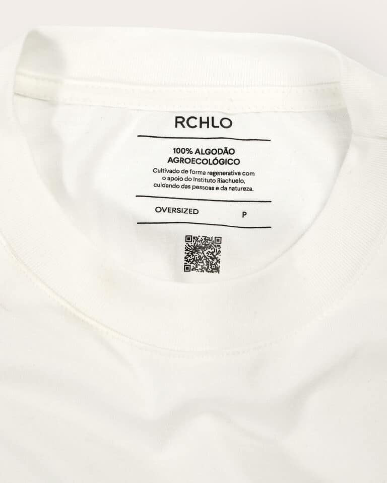 Riachuelo lança primeira coleção de camisetas rastreáveis feitas com algodão 100% agroecológico e tingimento natural à base de plantas