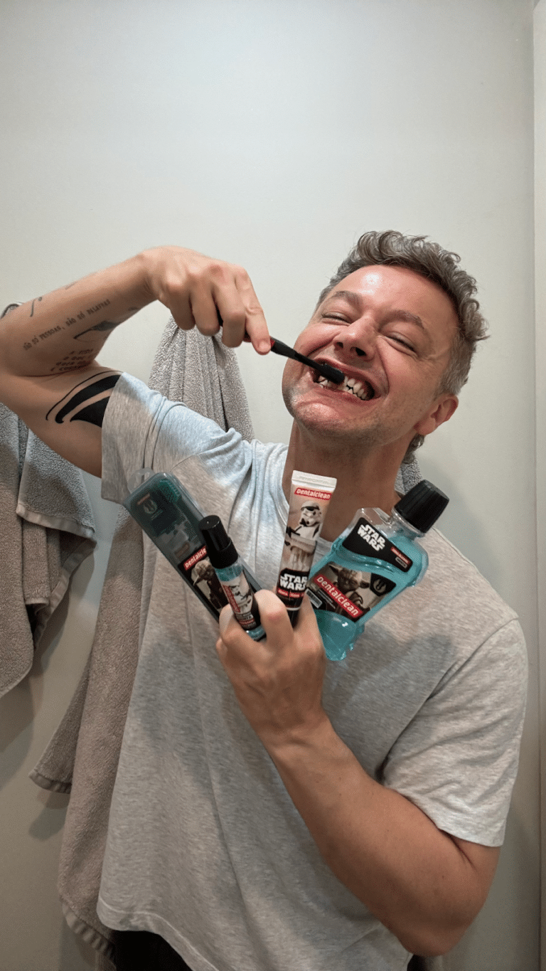 Dentalclean celebra o Dia de Star Wars com campanha estrelada por Lucas Lima