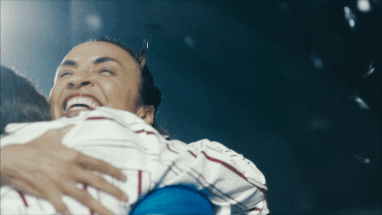 A dor não pode parar seus sonhos: Marta Silva estreia campanha de Sonridor ao lado de sua mãe