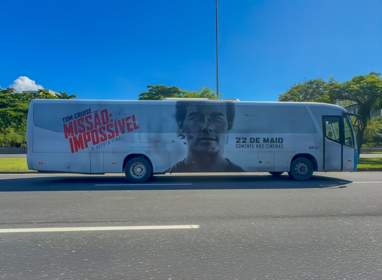 Ônibus que vendem: a estratégia por trás dos envelopamentos que geram resultados nas ruas