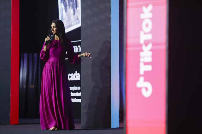 TikTok World: aumento de 40% nas buscas consolida o poder da descoberta na plataforma