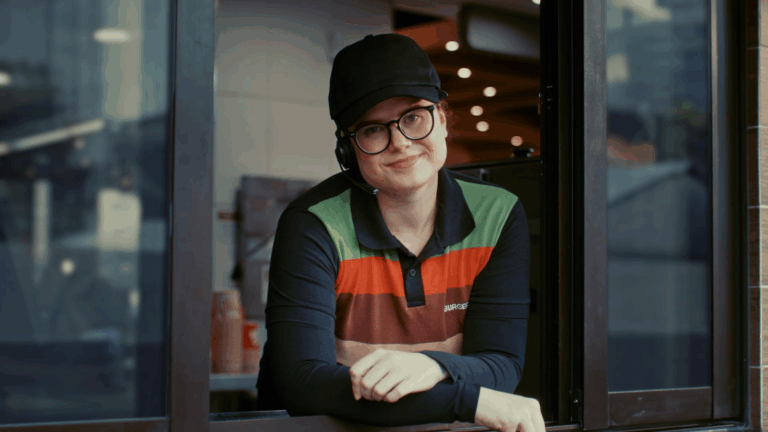 Com “Corno Drive-Thru”, Burger King® convida quem já foi traído a celebrar o Dia dos Namorados no BK® Drive