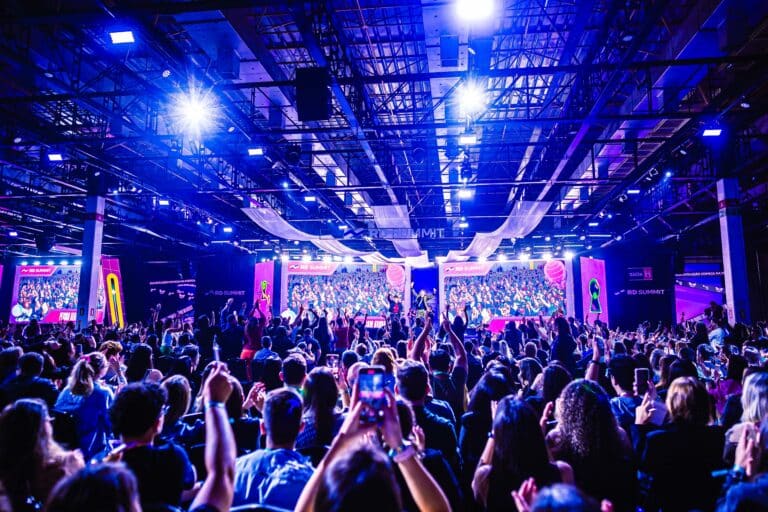 Sarah Buchwitz, Carla Madeira, Eric Shibata e mais: RD Summit 2025 terá mais de 300 palestrantes