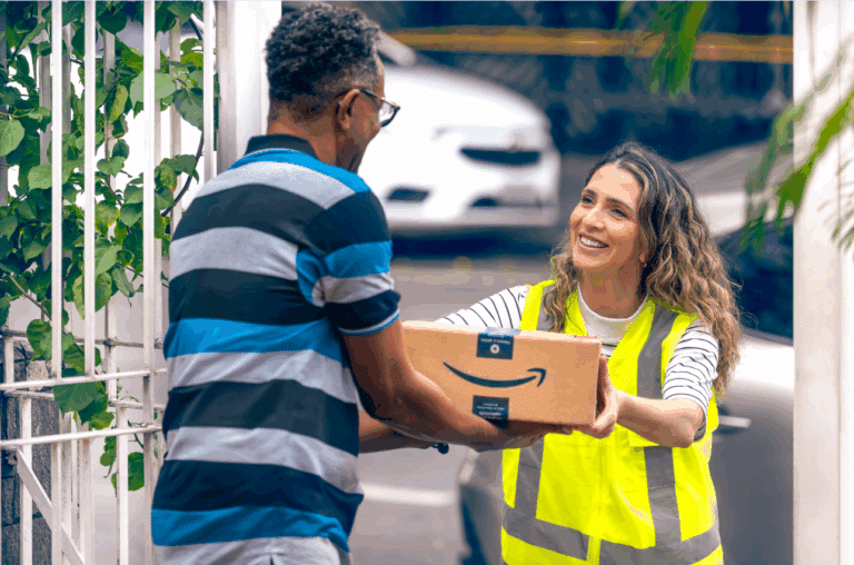 Amazon celebra marca de 200 polos logísticos no Brasil e amplia programas para entregas rápidas pelo país