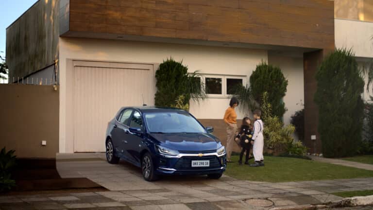 Onipresença do Onix inspira campanha da Chevrolet para os novos modelos de 2026