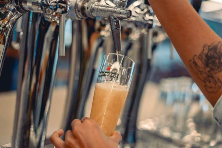 Grupo HEINEKEN lança plataforma de capacitação e conexão entre profissionais, bares e restaurantes de todo o Brasil