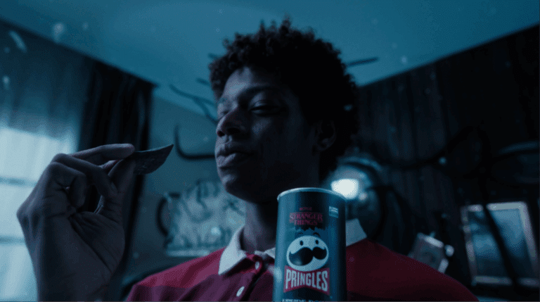 Campanha de lançamento dos novos sabores de Pringles® tem filme com mundo invertido e ação inédita para fandom de Stranger Things