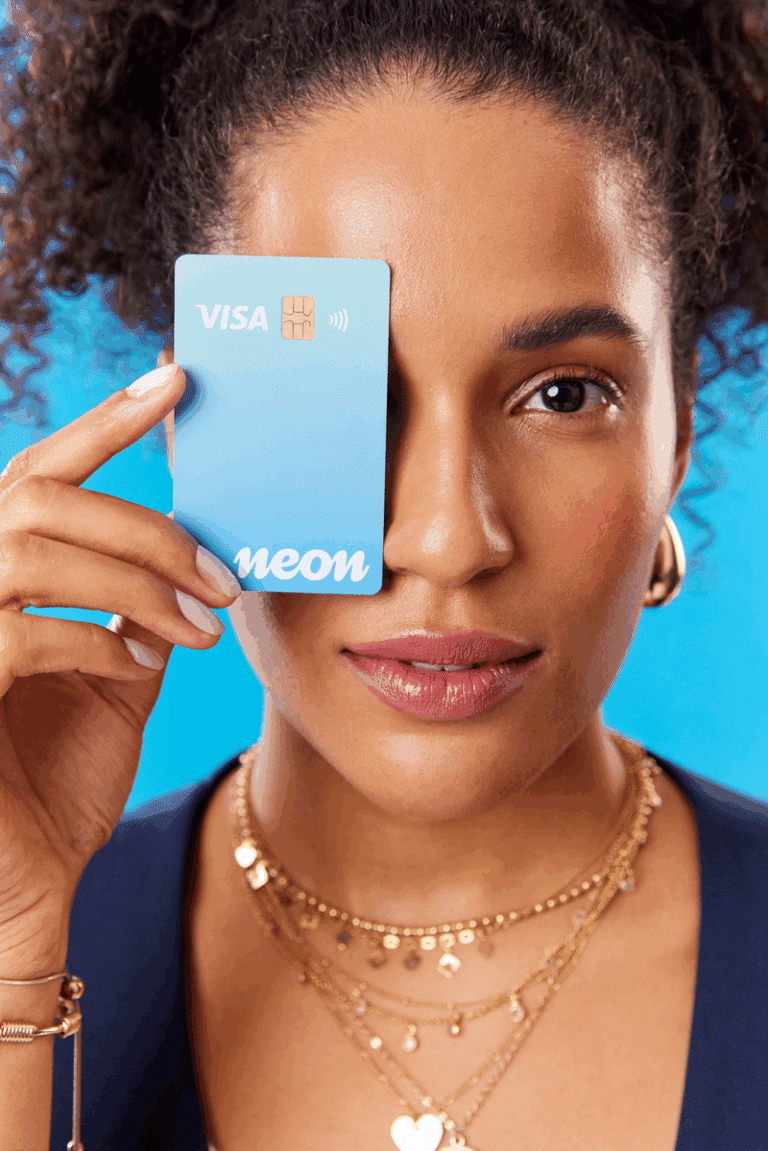Neon aposta em rebranding e narrativa que representa a “vida real” do cotidiano brasileiro