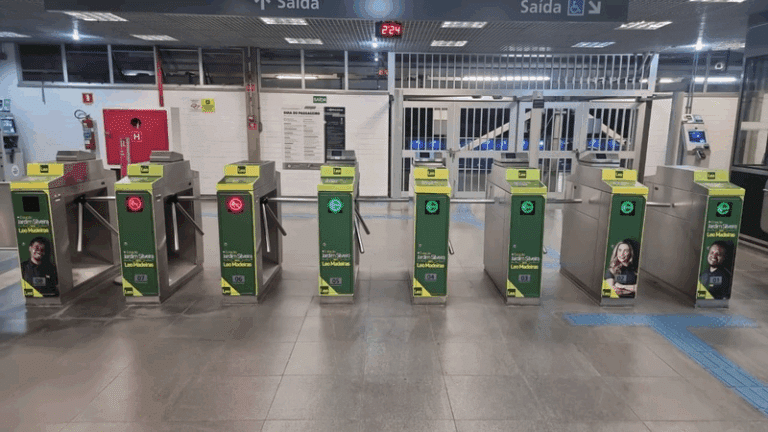 Leo passa a dar nome à Estação Jardim Silveira, na Linha 8-Diamante, em parceria com a plataforma de trilhos da Motiva