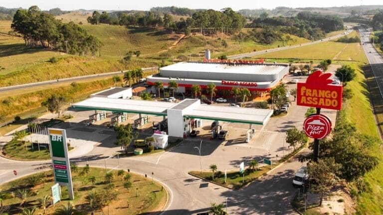 Frango Assado celebra 73 anos e acelera modernização com salto no digital, novas collabs e expansão do portfólio