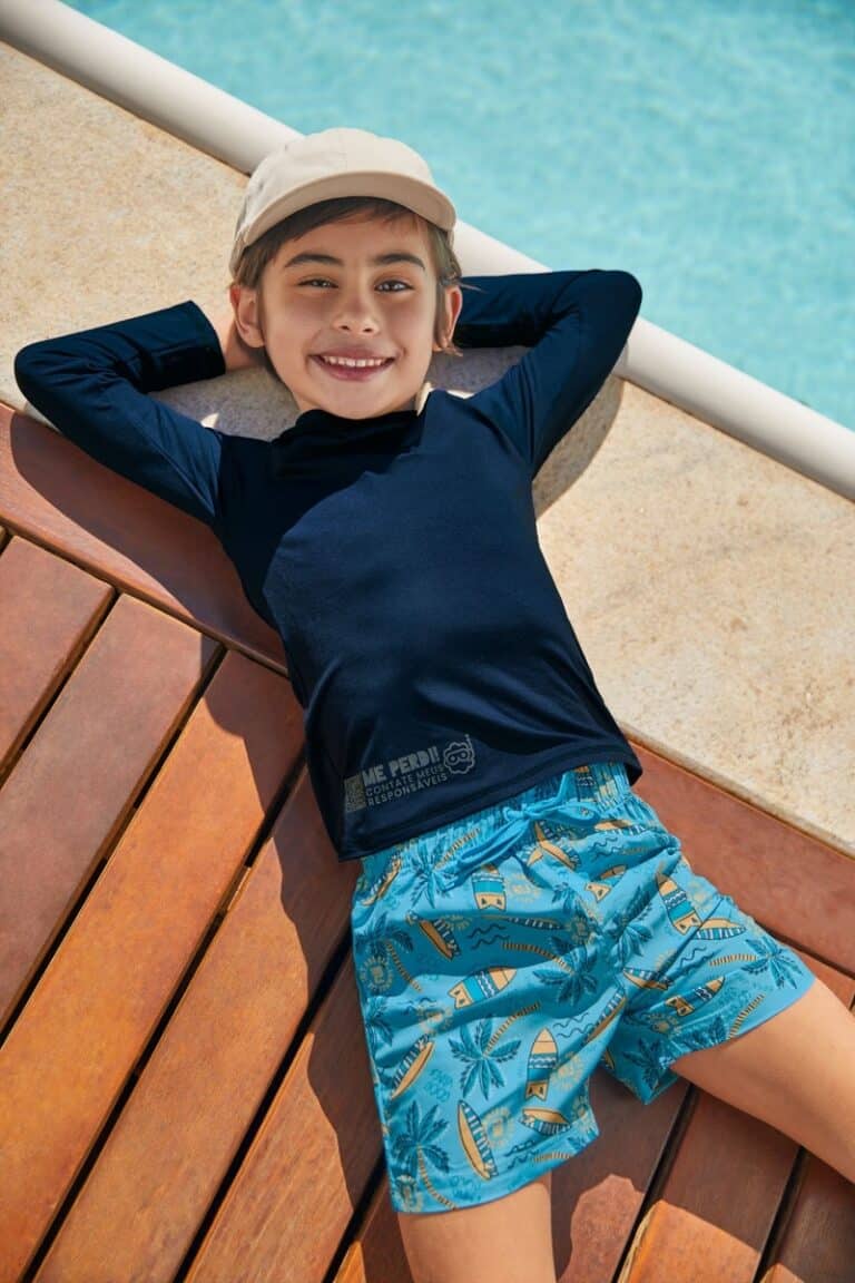 Camiseta com QR Code auxilia pais em destinos movimentados durante as férias de verão