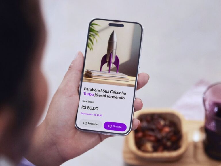 Nubank revela hábitos financeiros da Geração Z e Alpha no fim de ano: crescimento das Caixinhas e gastos 33% maiores com vestuário