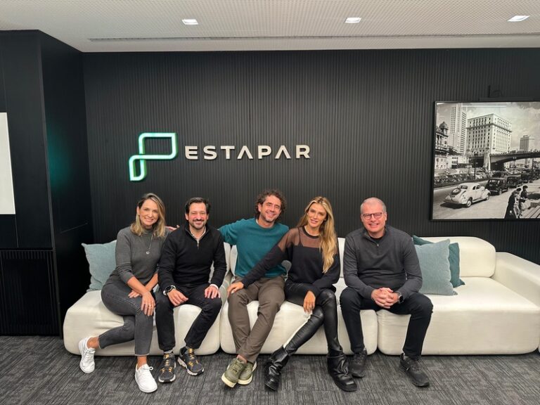 Estapar renova com Felipe Andreoli e anuncia a chegada de Rafa Brites para sua nova campanha