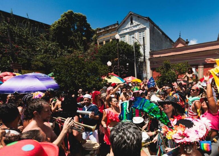 Airbnb anuncia patrocínio e se torna a plataforma oficial de acomodações do Carnaval de Rua do Rio 2026