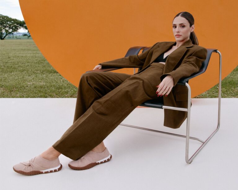 Isabelle Drummond abre a temporada de Inverno da Arezzo