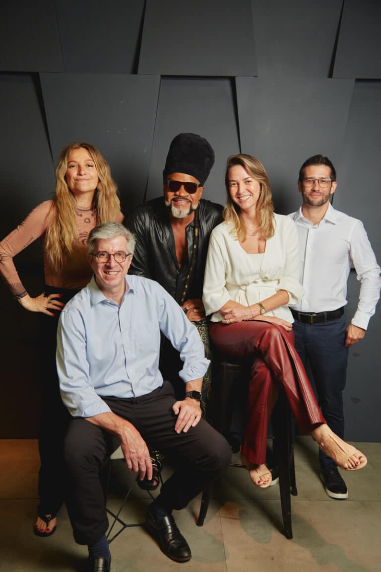 Amanco Wavin celebra 20 anos no Brasil ampliando sua presença cultural ao lado de Carlinhos Brown