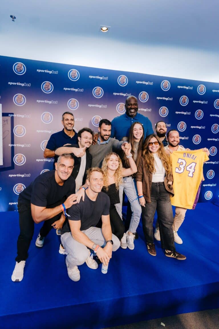 Shaquille O’Neal assina cesta histórica da Mangueira em evento da Sportingbet