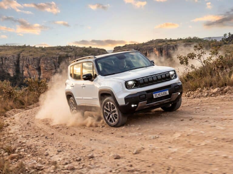 A evolução do ícone! Novo Jeep® Renegade chega com interior completamente novo, novas tecnologias, motorização hibrida MHEV e redução de preço