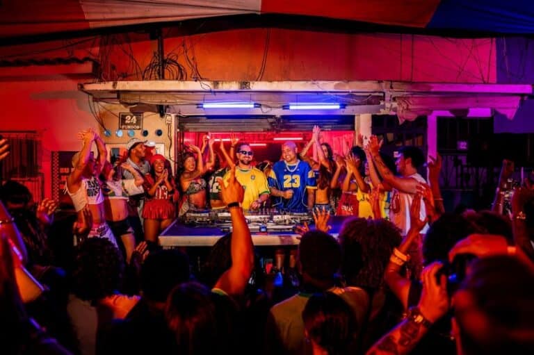 Dennis e Kevin O Chris resgatam a essência dos bailes de favela no álbum “EU E KEVIN, DENNIS E EU”