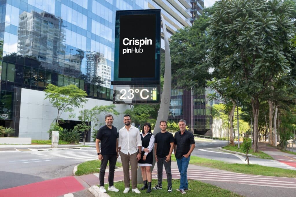 Equipe da pinHub da Crispin — da esquerda para a direita: Vinicius B. Reis, João Sant'Anna, Fabíola Thomal, Marcelo Marujo e André Kassu