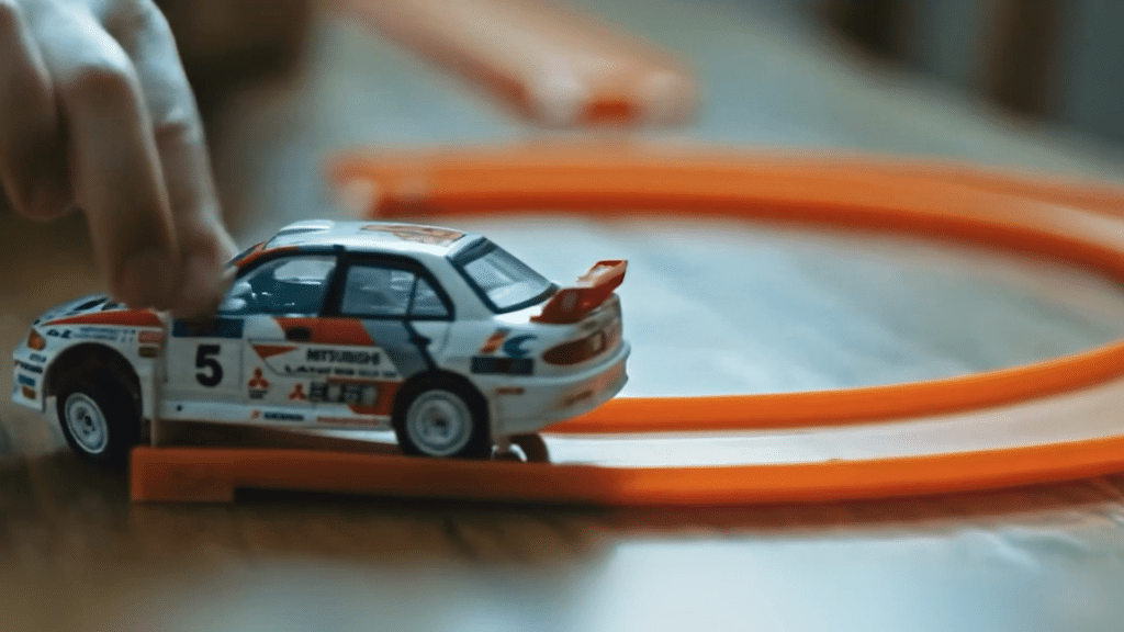 Mitsubishi Motors celebra 35 anos no Brasil com campanha institucional criada pela Africa Creative em maio de 2026