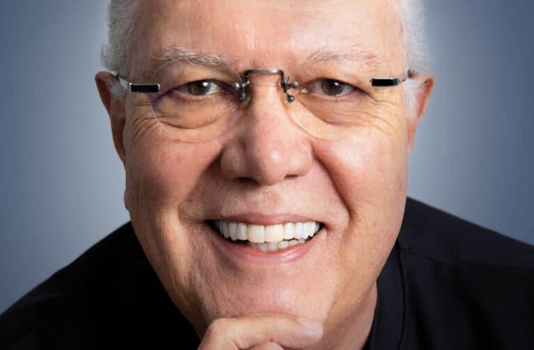 Autobiografia O comunicador da comunicação de Salles Neto fundador do Grupo Meio Mensagem lançada pela Matrix Editora