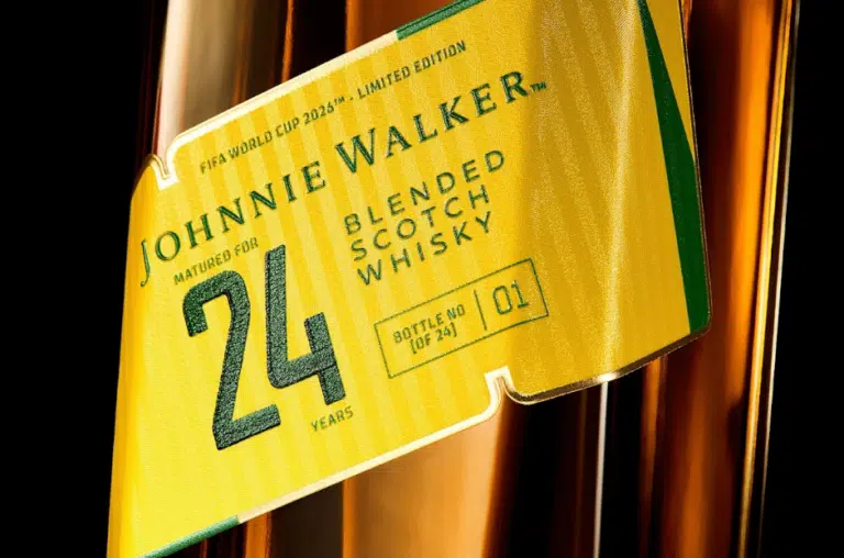 Johnnie Walker lança edição especial de whisky de 24 anos para a Copa do Mundo FIFA 2026 no Brasil com campanha protagonizada por Cafu