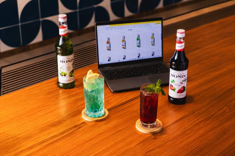 MONIN lança e-commerce no Brasil com mais de 70 produtos e Bartender Virtual com IA