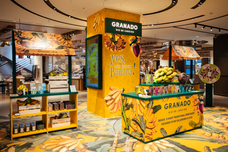 Granado inaugura pop-up na Printemps Haussmann e collab com Copains em Paris inspirada na fragrância Yes Nós Temos Banana em junho de 2026
