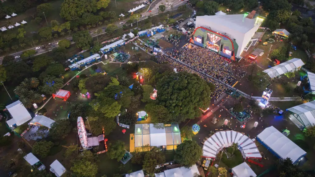 Arena Brasileira 2026 reúne 30 marcas no Parque Ibirapuera a partir de 13 de junho com ativações de Superbet Budweiser Smirnoff Chevrolet e Globo durante a Copa do Mundo