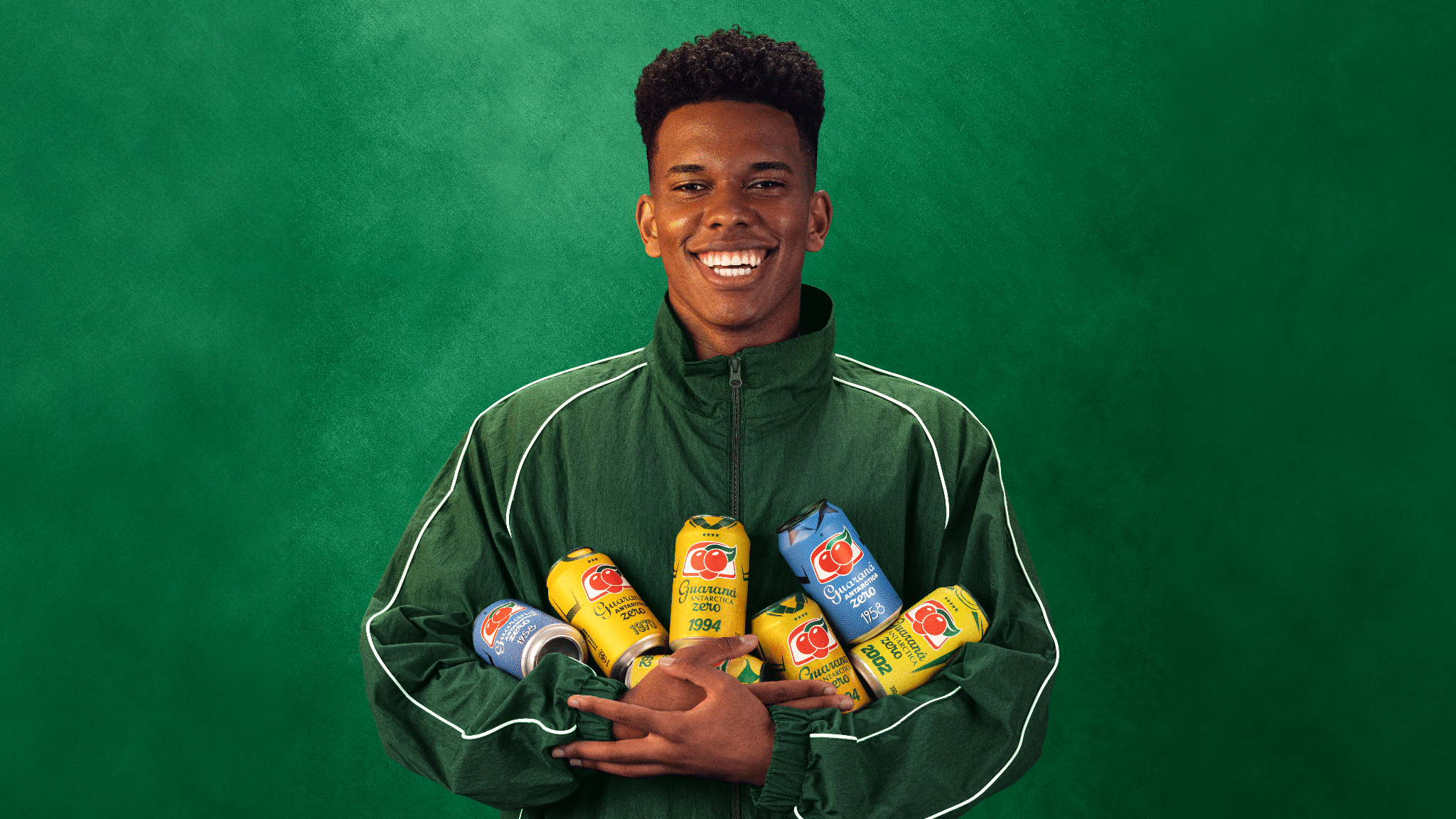 Guaraná Antarctica convoca Estevão como embaixador e lança filme Sede de Torcer É Coisa Nossa criado pela Crispin no dia da estreia da Seleção na Copa 2026