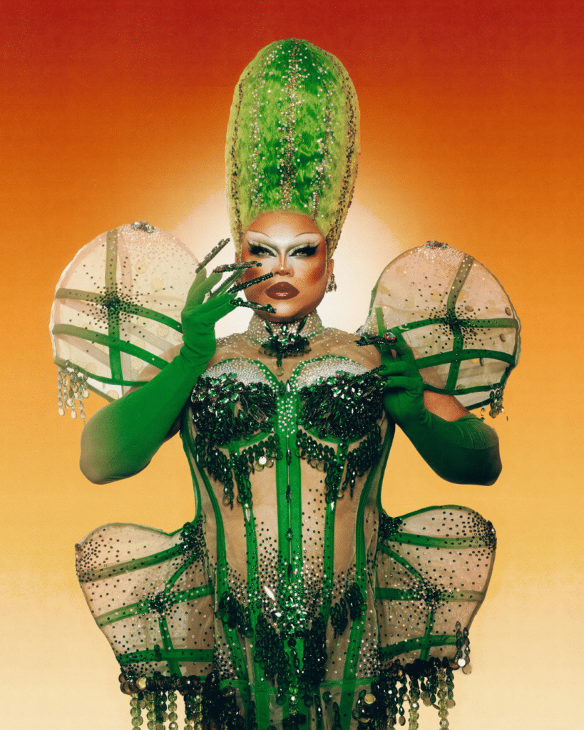 RuPaul's DragCon Brasil estreia na América Latina nos dias 5 e 6 de junho de 2026 no Expo Center Norte em São Paulo com queens de 11 países e Pink Carpet
