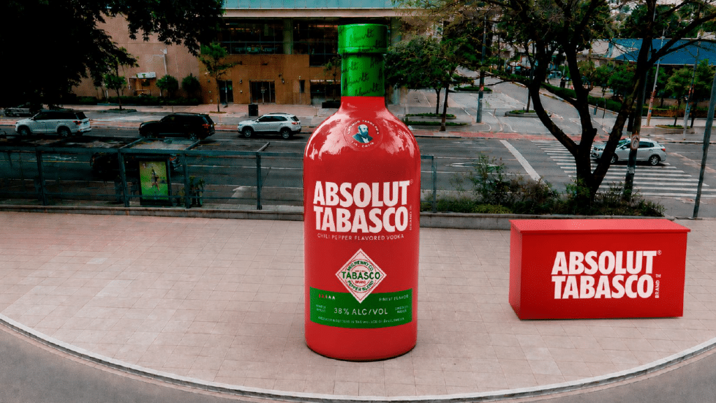 Absolut TABASCO campanha lançamento Brasil garrafa interativa experiência imersiva