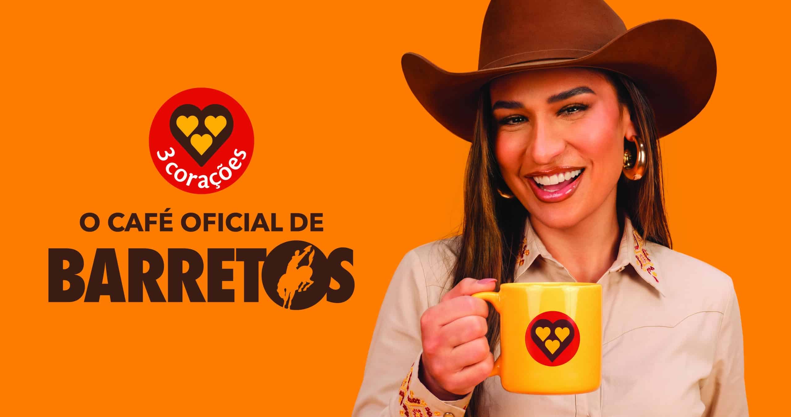 De 20 a 30 de agosto, a 3 Corações desembarca na Festa do Peão de Barretos, a etapa mais emblemática do Circuito Sertanejo 2026, plataforma que reúne os grandes festivais de música e rodeios do país. Maior evento country da América Latina, Barretos deve reunir cerca de 990 mil visitantes ao longo dos onze dias, num complexo de mais de 2 milhões de metros quadrados. É aqui que a 3 Corações arma sua operação mais completa do circuito. O centro da operação será o Espaço 3 Corações, estande com identidade country inspirado no conceito "Antes de tudo, siga o coração". No local, o visitante poderá participar de um game de precisão temático, concorrer a brindes e viver uma experiência que transforma o café em convite à interação. A presença, porém, vai muito além do estande: a marca ocupará pontos estratégicos como a avenida de ativações, a Vila dos Artistas, a área de imprensa, o entorno da Arena de Shows e Rodeio, o Festival Queima do Alho e a área de camping. Nos camarotes, a 3 Corações terá espaço próprio e serviço de café no Camarote Brahma, no Camarote Ballantine's e em áreas corporativas. Com café fresco e opções como Cappuccino Cream, a marca quer estar presente também no momento em que a energia precisa durar até o último show. Café como parte da memória do evento A aposta traduz uma mudança importante na relação entre marcas e consumo. Em um evento como Barretos, o café deixa de ser apenas uma pausa funcional e passa a integrar a memória do que foi vivido. Ele entra na conversa, acompanha o reencontro, sustenta o ritmo e ajuda a prolongar a celebração. Ao participar de todas as etapas do Circuito Sertanejo, a 3 Corações reforça sua conexão com um público jovem adulto que valoriza experiências leves, divertidas e compartilháveis. É uma presença que combina a força de uma marca brasileira com um dos mais potentes símbolos de cultura popular do país. "Estar presente no Circuito Sertanejo, e especialmente em Barretos, é uma forma de fortalecer a presença e a relevância da 3 Corações junto a um dos maiores fenômenos culturais e musicais do Brasil. Queremos criar experiências memoráveis que aproximem ainda mais a marca do público, reforçando nossa conexão com momentos de celebração, música e convivência que fazem parte da vida dos brasileiros", afirma Anderson Spada, Head de Marketing do Grupo 3corações.