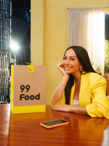 Sabrina Sato estrela campanha "Quem pede mais, pede 99Food"