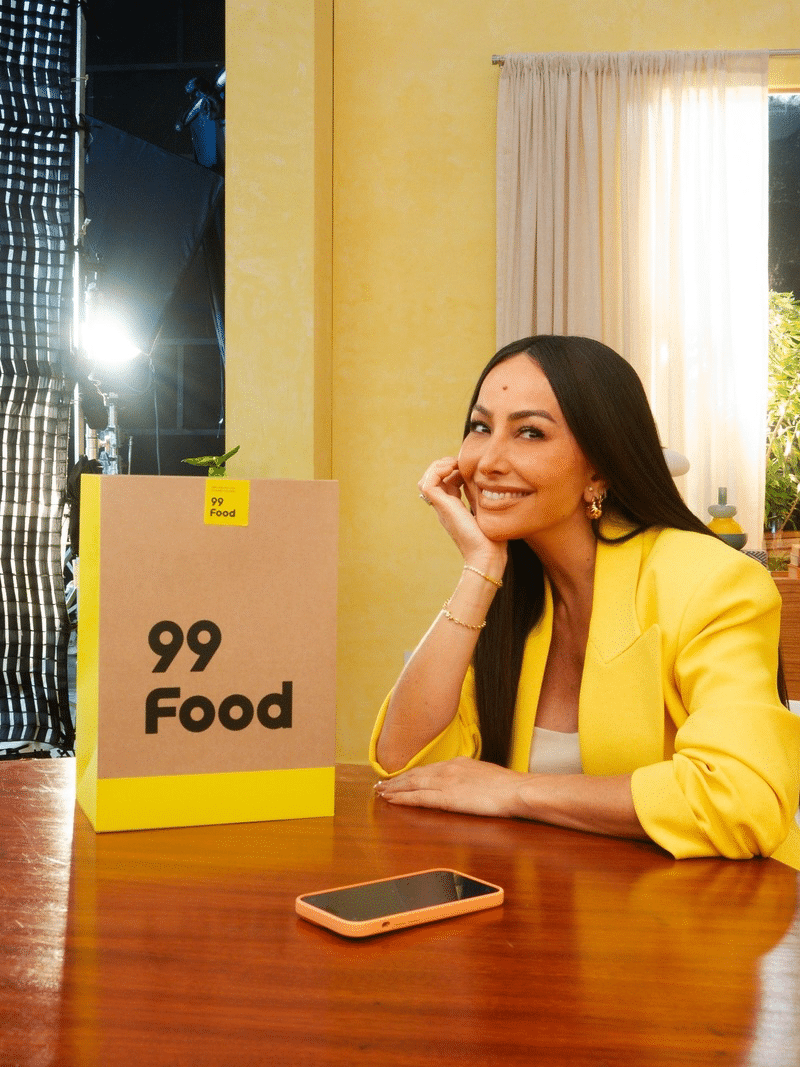 Sabrina Sato estrela campanha "Quem pede mais, pede 99Food"