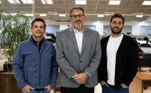 Fabiano Capelasso, Marco Silva e Nathan Leitão na conquista da conta do Grupo Carrera pela Bob