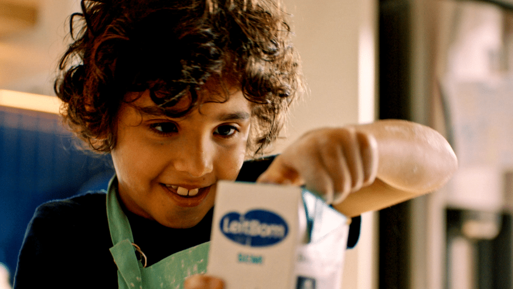 Cena do filme da campanha Se deu bom, é LeitBom
