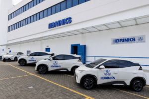 Brink’s Brasil renova frota leve com veículos 100% elétricos em parceria com a Localiza Empresas