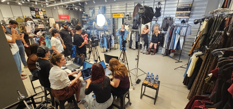 Live commerce: Youcom faz 3 lives no TikTok Shop e monta squad