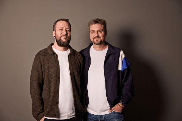 AlmapBBDO contrata Greg Kickow e Renato Simon para a criação
