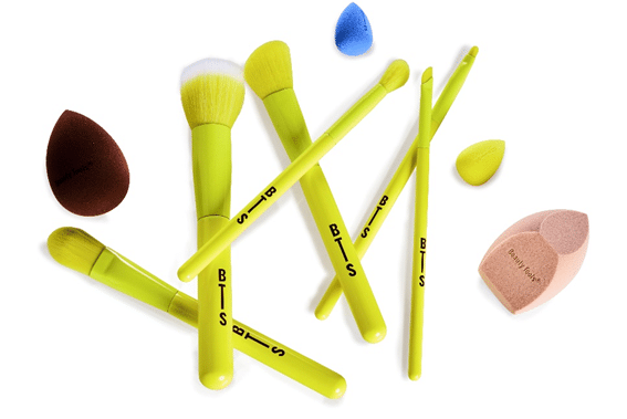 Beauty Tools e Vizzela fazem ação de beleza nos shows do BTS