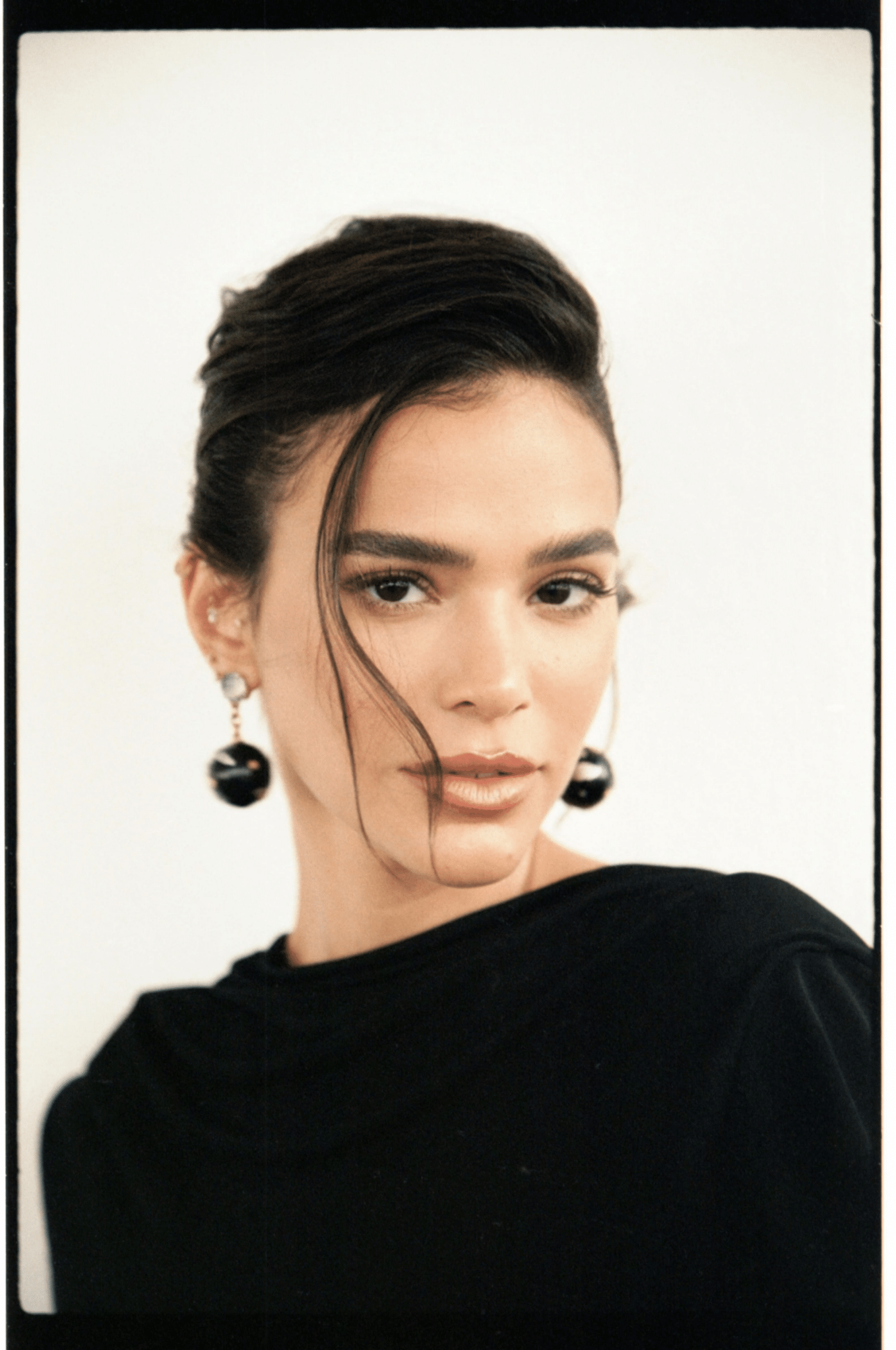 Bruna Marquezine entra na terceira temporada de The Gentlemen